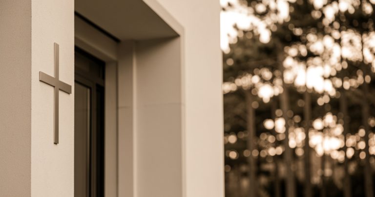 Vincent Bolloré lance l'Institut de l'espérance : un think tank pour peser sur 2027